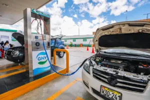 Baja de precios en combustibles beneficia a familias